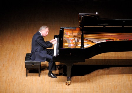 סר אנדרש שיף יגיע לנצח על סדרת קונצרטים בפילהרמונית הישראלית